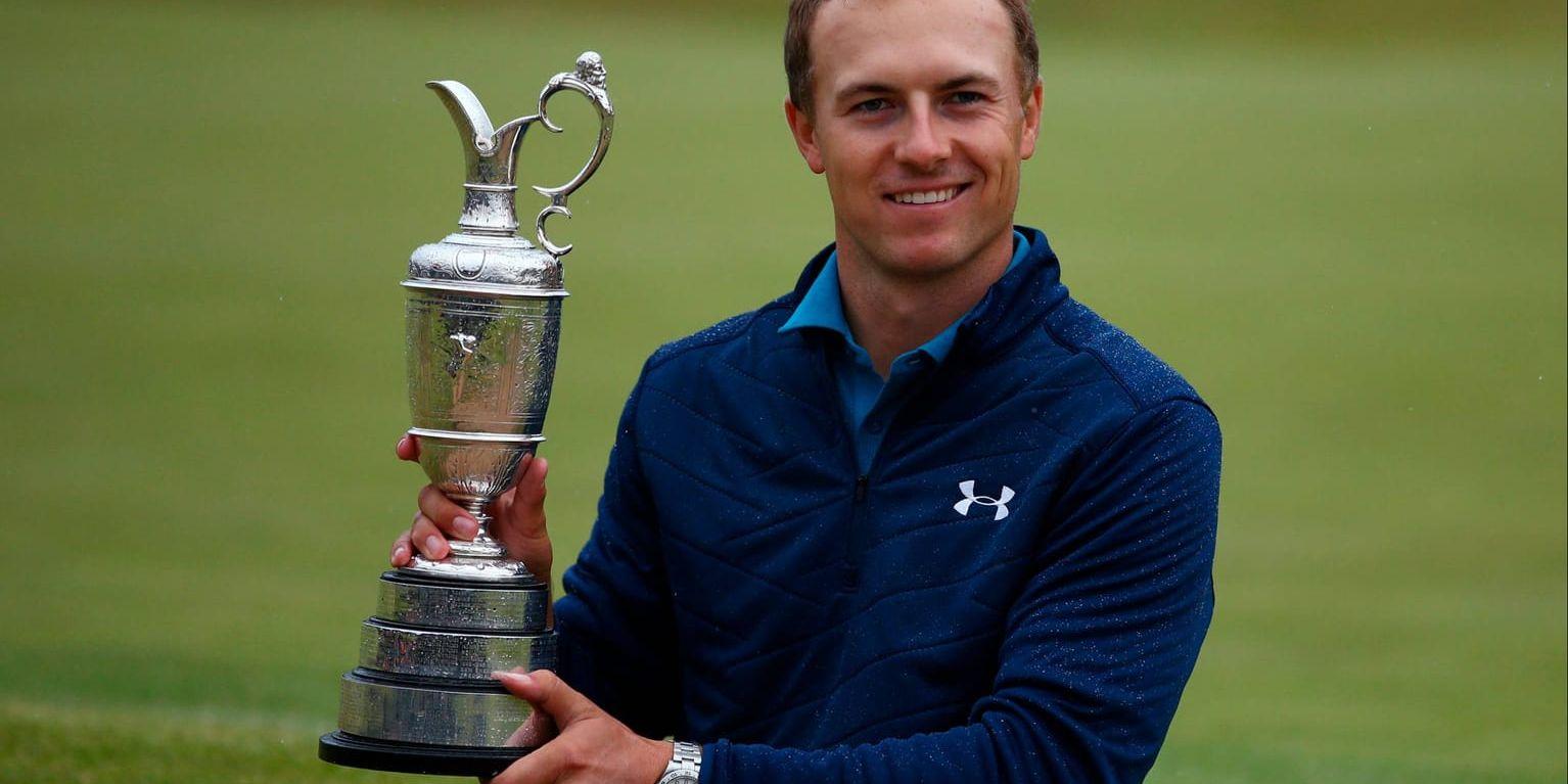 Jordan Spieth med segerpokalen i British Open.