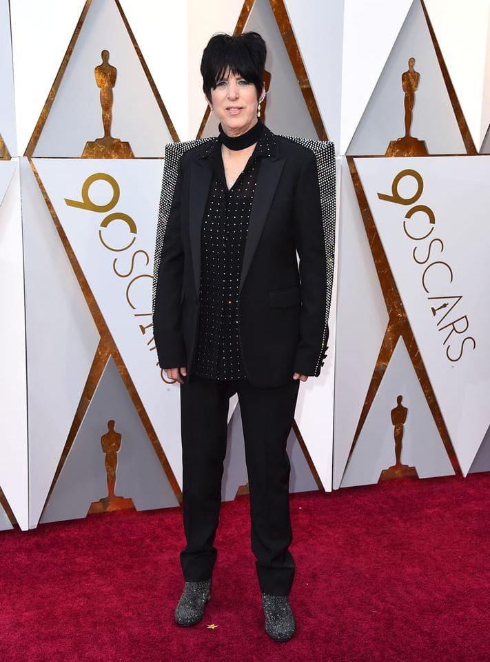 Diane Warren anländer till Oscarsgalan. 