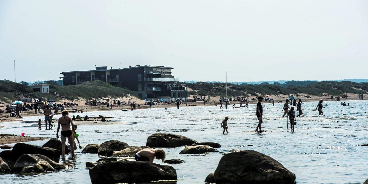 Vem vill se vindkraftverk från Skrea strand undrar insändarskribenten. 