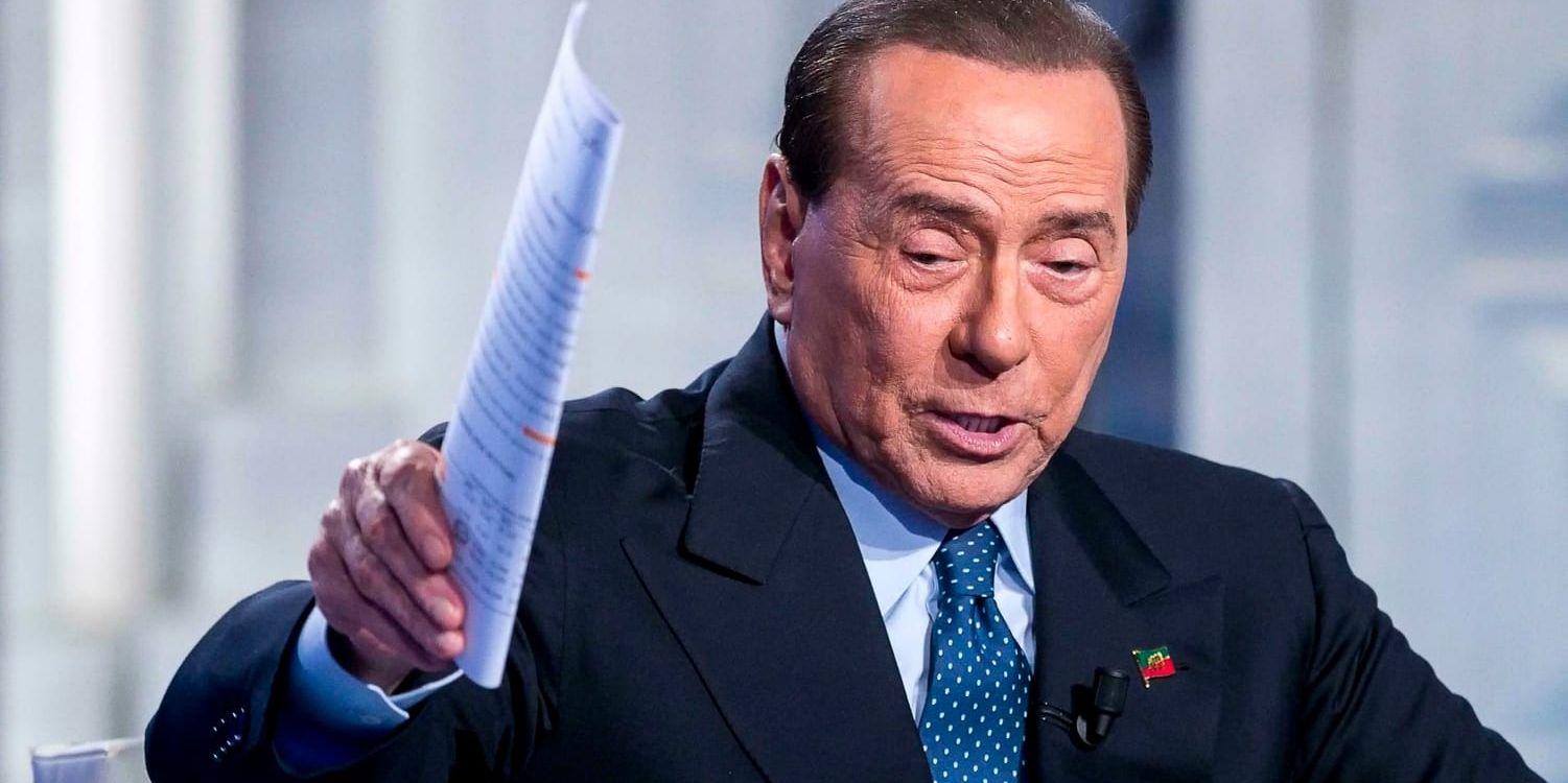 Italiens förre premiärminister Silvio Berlusconi har förts till sjukhus med njursmärtor. Arkivbild.