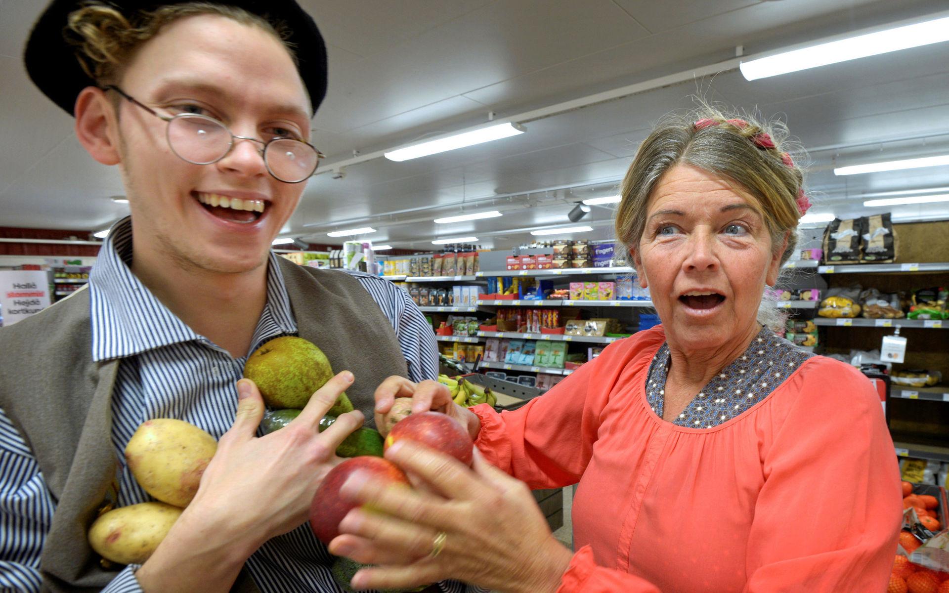 Jonas Tjärnmo och Yvonne Johbarn Holmgren har gestaltat tv-paret Mandelmanns i Hunnesta’revyn, som ställer in resten av säsongen..